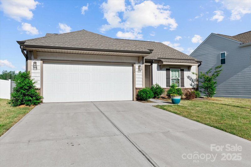 Property image 3 of 122 Dyssa Loop in Marthas Ridge, Statesville, NC 28625