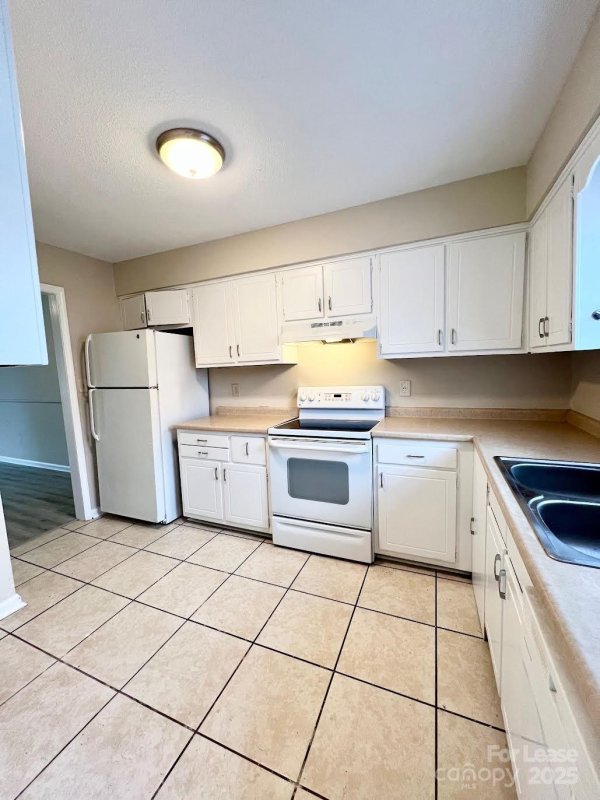 5810 Hunting Ridge Lane