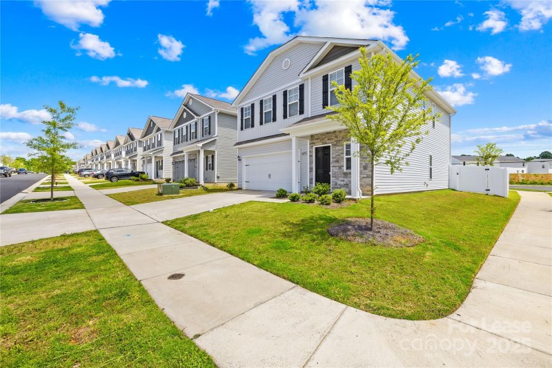 Property image 3 at 4225 Stoneygreen Lane, Charlotte, NC 28215