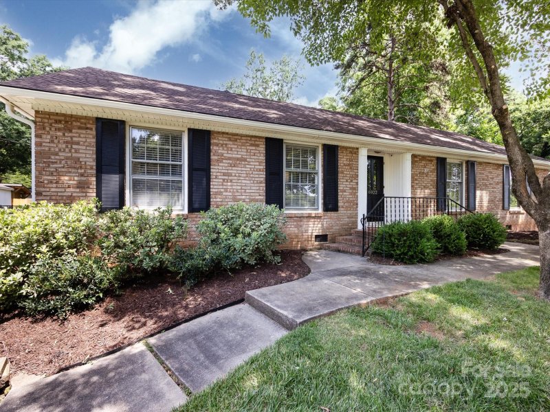 Property image 2 at 6922 Woodstock Drive, Charlotte, NC 28210