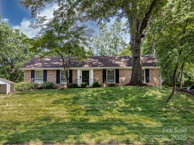 Property image 3 at 6922 Woodstock Drive, Charlotte, NC 28210