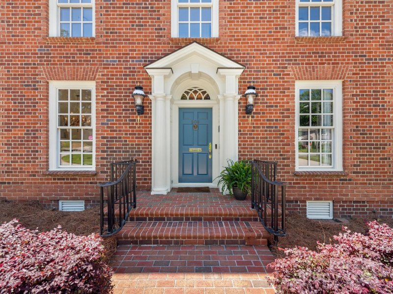 Property image 3 at 208 Huntley Place, Charlotte, NC 28207