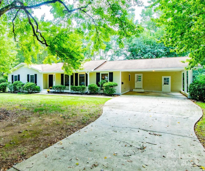 Property image 4 at 5110 Chaplin Lane, Charlotte, NC 28211