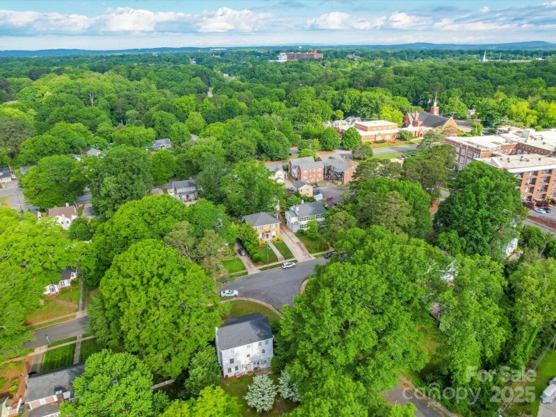 Property image 4 of 907 Edgewood Circle in Forest Hills, Gastonia, NC 28052