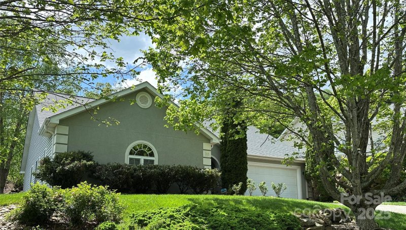 Property image 2 of 32 Stonebridge Drive in Stonebridge, Asheville, NC 28805
