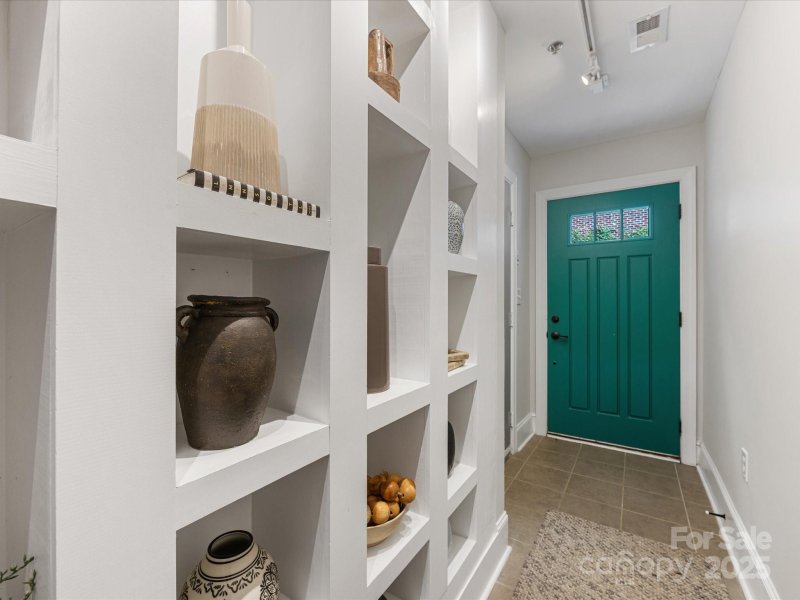 Property image 4 at 100 N Laurel Avenue, Charlotte, NC 28207