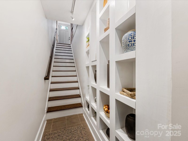 Property image 5 at 100 N Laurel Avenue, Charlotte, NC 28207