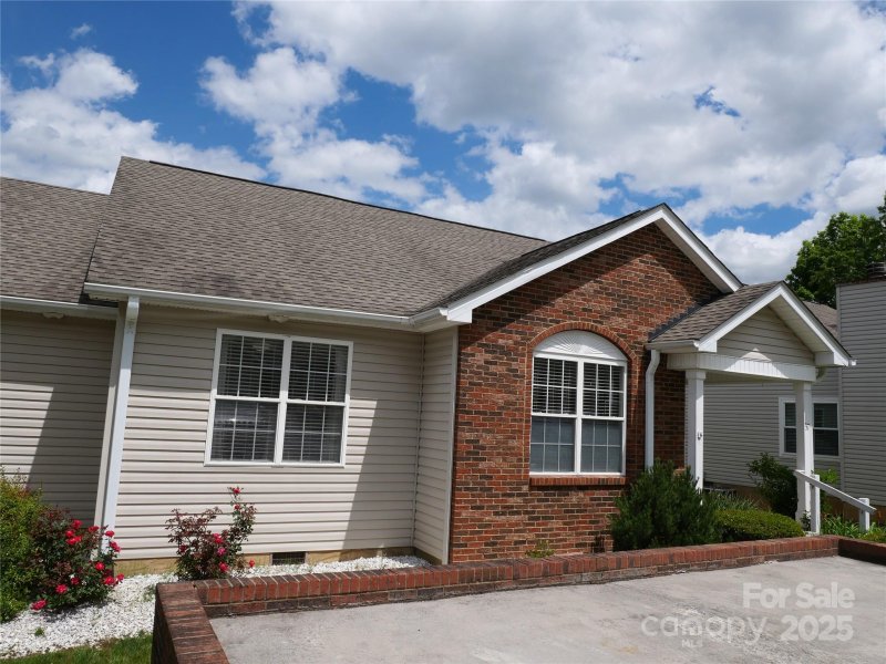 37 S Woodridge View Court