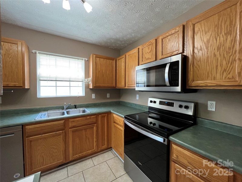 Property image 4 of 37 S Woodridge View Court in Haywood Townes, Hendersonville, NC 28791