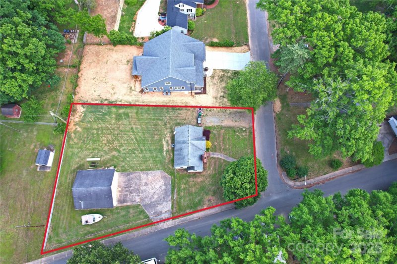 Property image 2 of 3901 Admiral Avenue in Plaza Forest, Charlotte, NC 28205