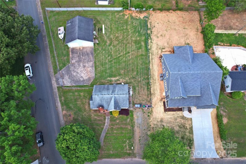 Property image 3 of 3901 Admiral Avenue in Plaza Forest, Charlotte, NC 28205