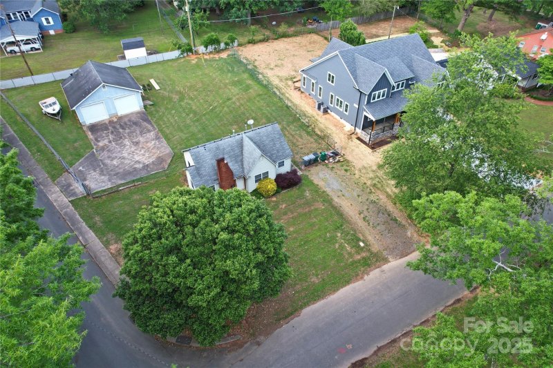 Property image 5 of 3901 Admiral Avenue in Plaza Forest, Charlotte, NC 28205