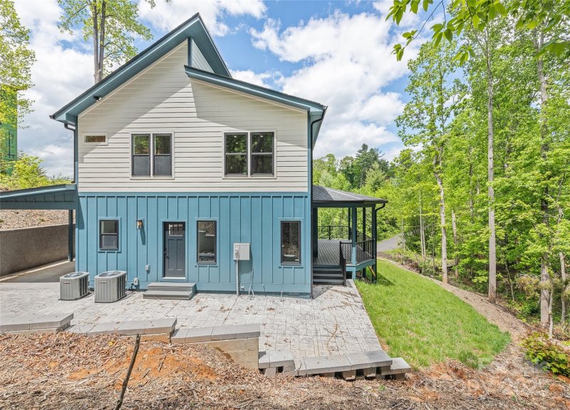 Property image 2 of 18 Winterhawk Drive in Winterhawk, Arden, NC 28704