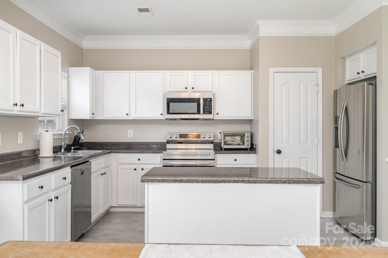 Property image 3 at 4711 Sunburst Lane, Charlotte, NC 28213