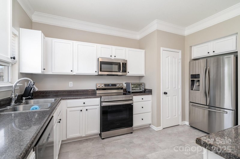 Property image 4 at 4711 Sunburst Lane, Charlotte, NC 28213