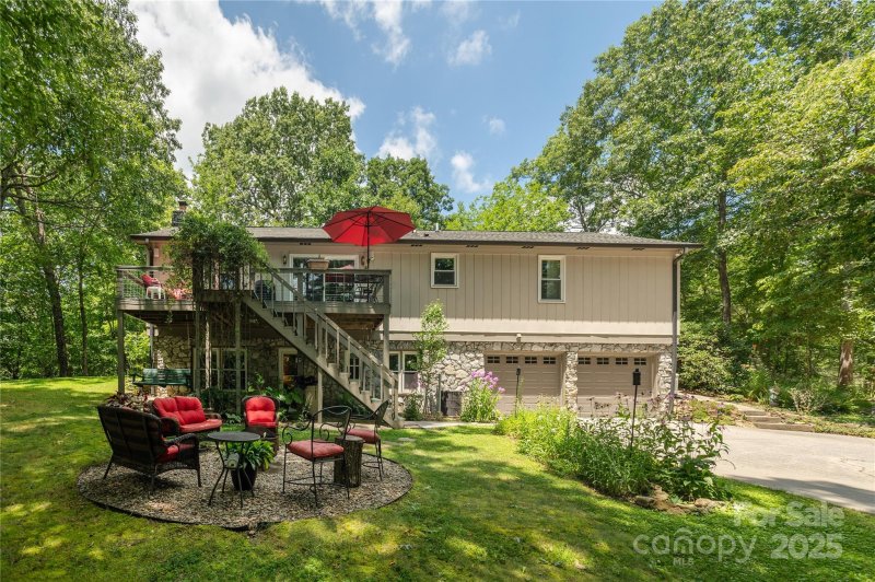 Property image 2 of 230 Foxwood Drive in Foxwood, Hendersonville, NC 28791