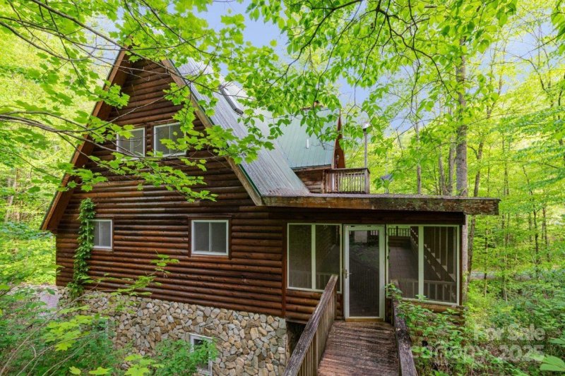 Pilot Mountain Estates