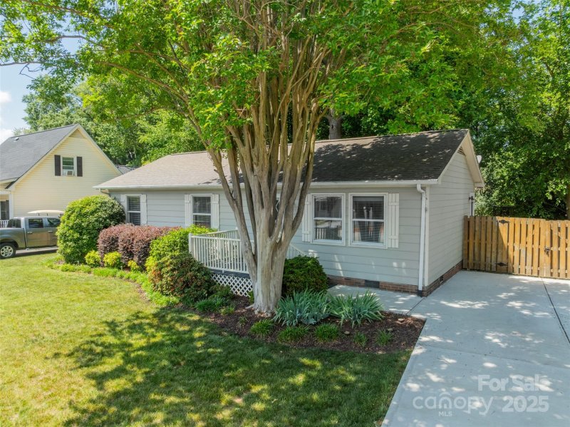 Property image 3 at 21614 Colina Drive, Cornelius, NC 28031