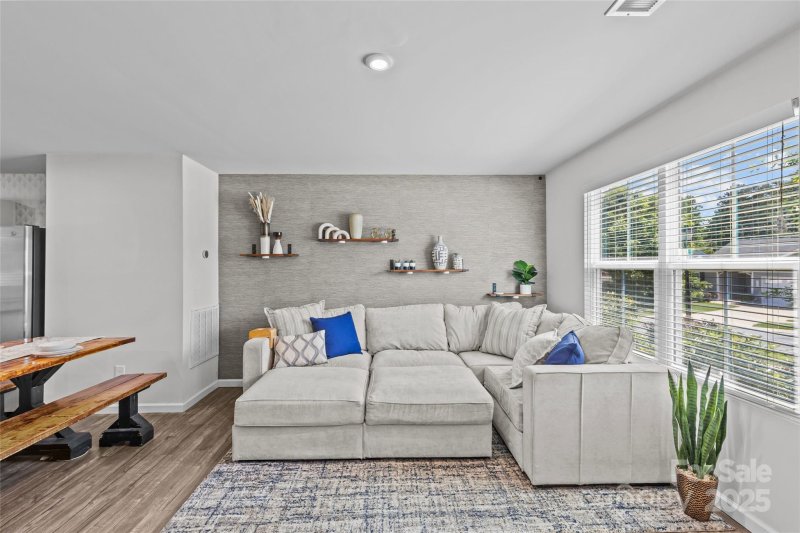 Property image 5 at 5325 Merwyn Avenue, Charlotte, NC 28215