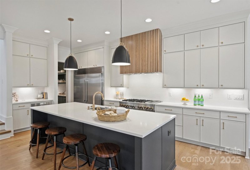 Property image 2 at 922 Everett Place, Charlotte, NC 28205