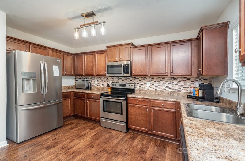 Property image 3 at 2423 Dewey Creek Lane, Charlotte, NC 28216