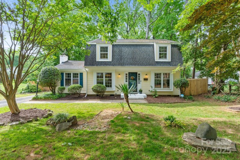 Property image 2 at 1014 Vandalia Drive, Charlotte, NC 28212