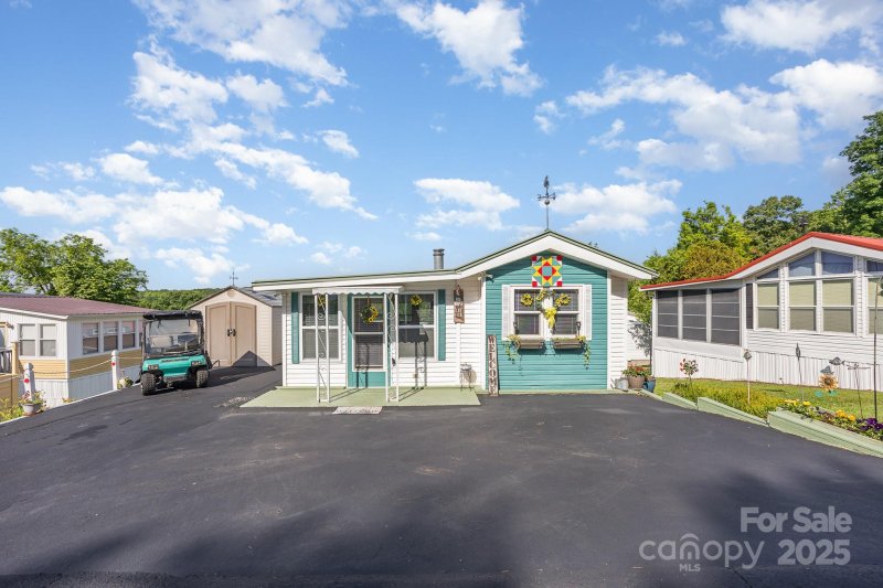 Property image 2 of 125 Maple Street in Badin Shores Resort, New London, NC 28127