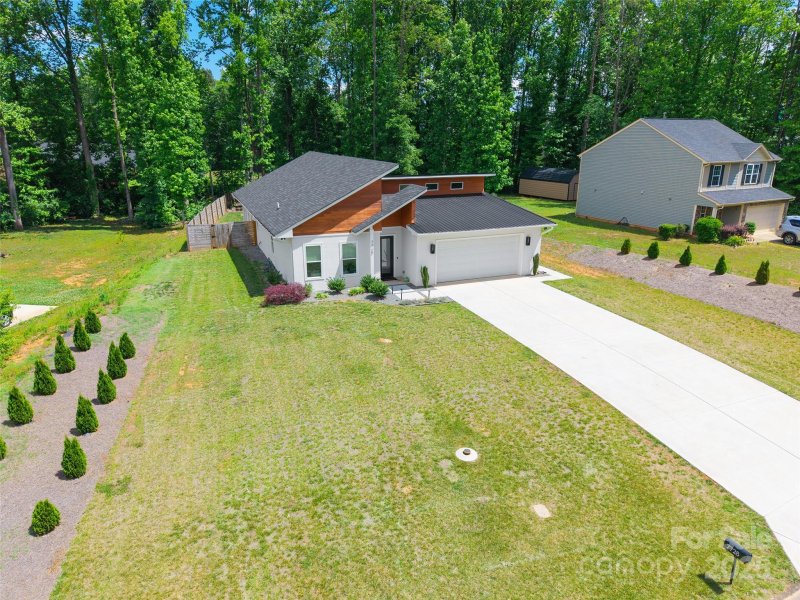 Property image 2 at 7728 Shalom Drive, Charlotte, NC 28216