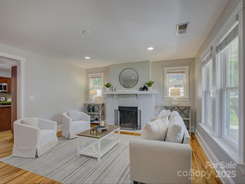 Property image 3 at 1324 E 35th Street, Charlotte, NC 28205