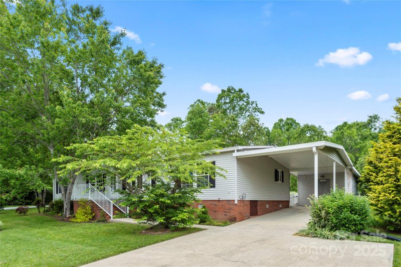 Property image 2 at 1 N Howard Lane, Hendersonville, NC 28792