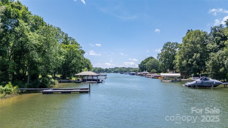 Property image 4 of 584 Williamson Road in Idlewood Harbor, Mooresville, NC 28117