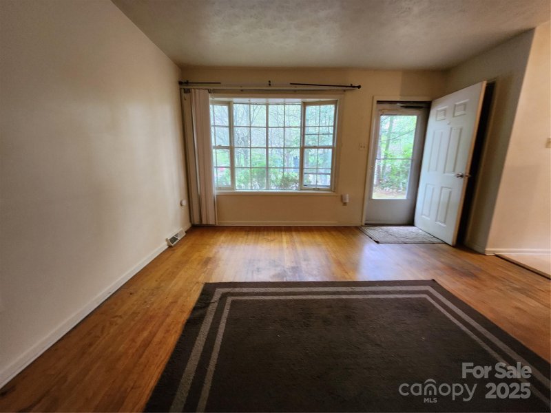Property image 3 at 150 Wyoming Road, Asheville, NC 28803