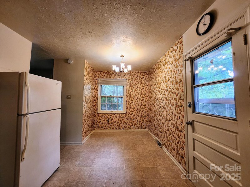 Property image 5 at 150 Wyoming Road, Asheville, NC 28803