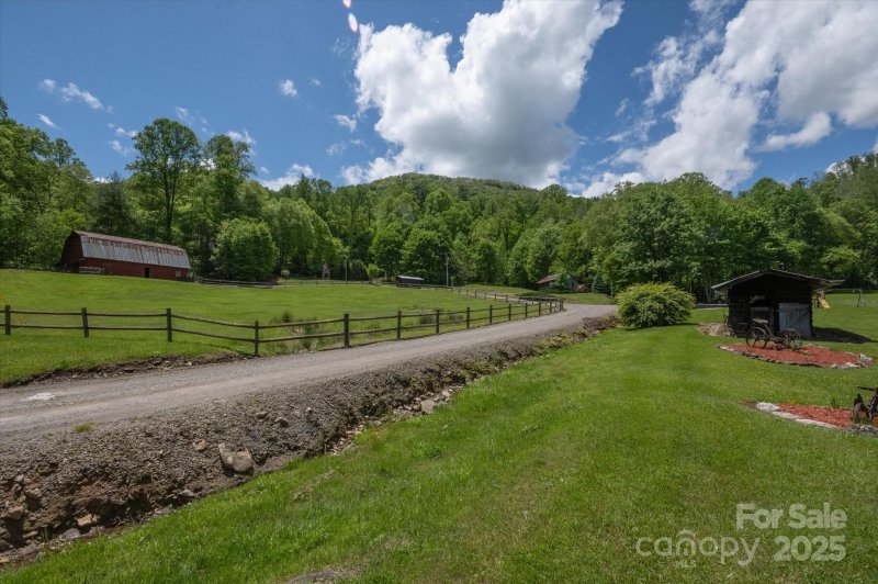 Property image 2 of 508 Slippery Rock Road in CATALOOCHEE RANCH ESTATES, Waynesville, NC 28785