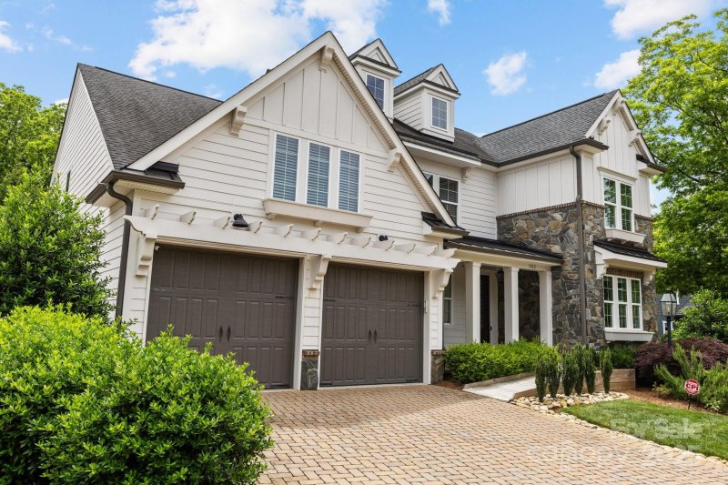 Property image 2 at 1012 N Sharon Amity Road, Charlotte, NC 28211