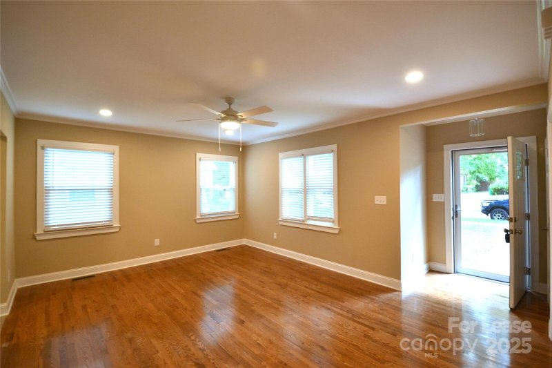 Property image 3 at 420 Keswick Avenue, Charlotte, NC 28206