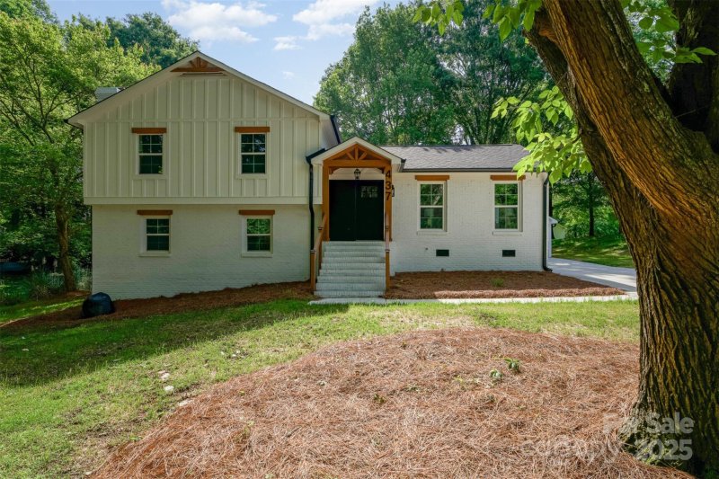 Property image 2 at 437 Chadmore Drive, Charlotte, NC 28270