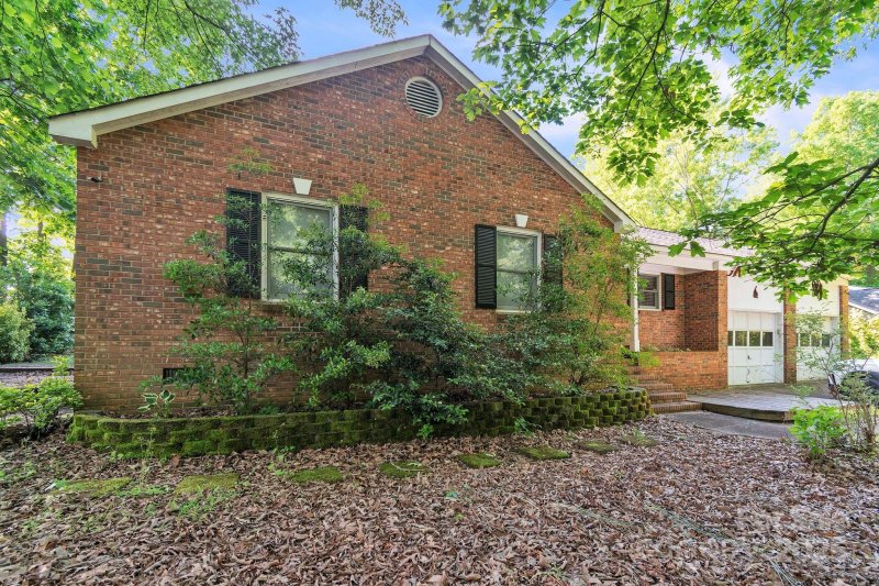 Property image 2 at 4424 Huntington Drive, Gastonia, NC 28056