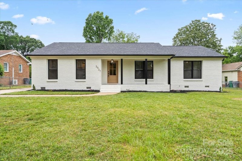 Property image 2 at 3937 Tamerlane Drive, Charlotte, NC 28205