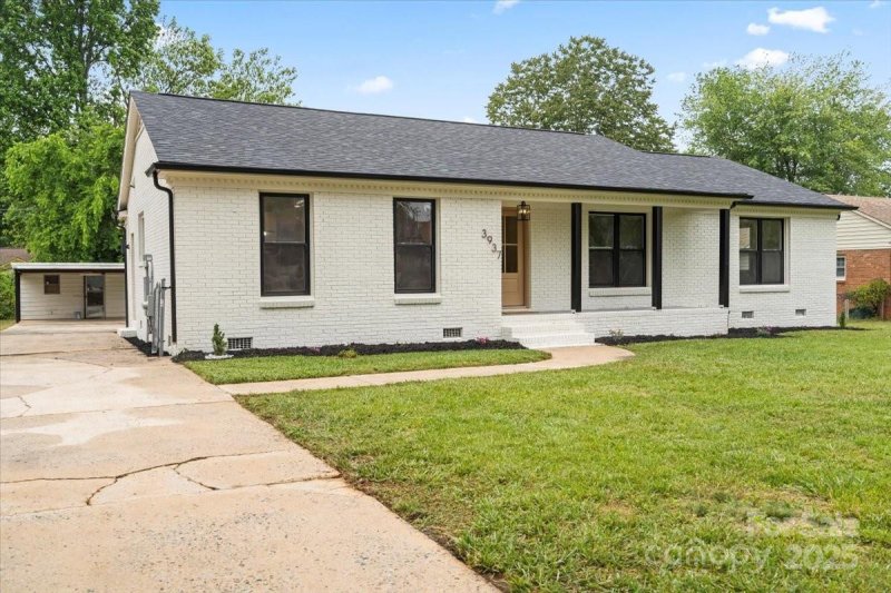 Property image 3 at 3937 Tamerlane Drive, Charlotte, NC 28205