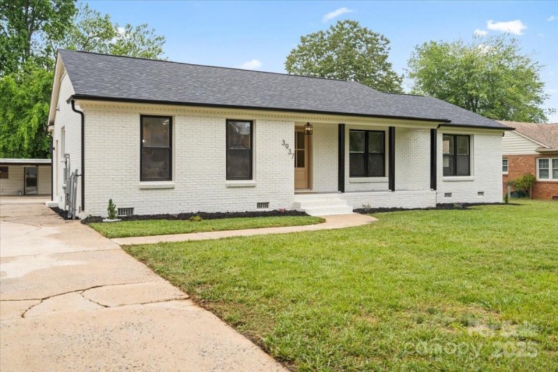 Property image 4 at 3937 Tamerlane Drive, Charlotte, NC 28205