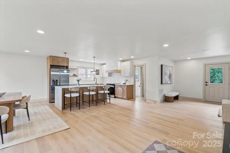 Property image 5 at 3937 Tamerlane Drive, Charlotte, NC 28205