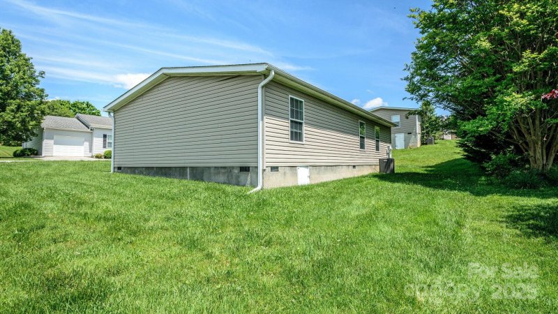 Property image 4 at 2 N Frederick Lane, Hendersonville, NC 28792