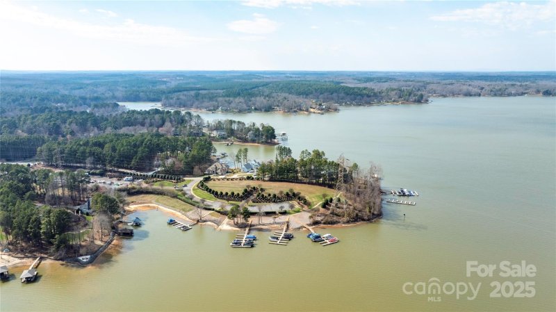 Property image 2 of 2301 Northview Harbour Drive in Northview Harbour, Sherrills Ford, NC 28673