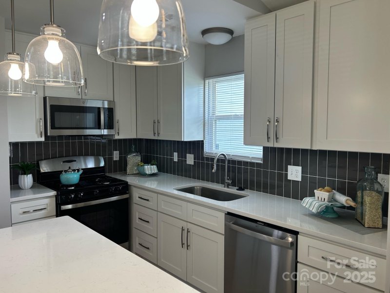 Property image 2 at 1004 Johnson Street, Charlotte, NC 28206