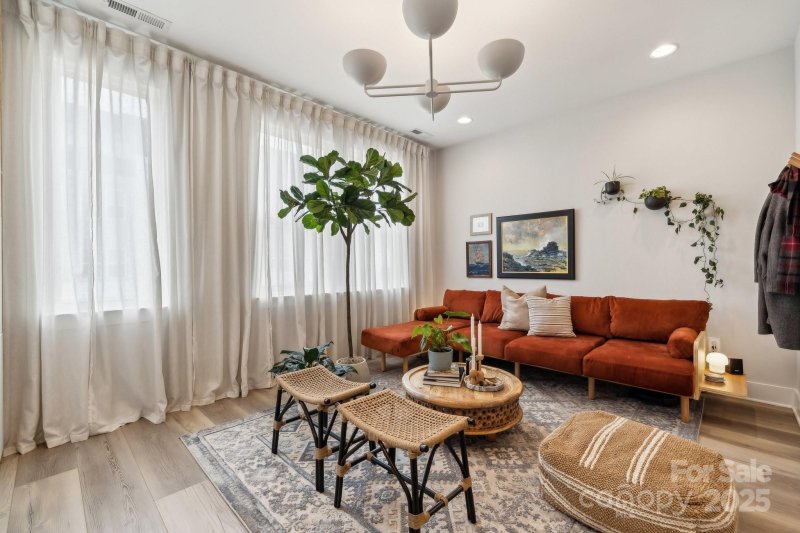 Property image 3 of 614 West End Drive in Wesley Heights, Charlotte, NC 28208