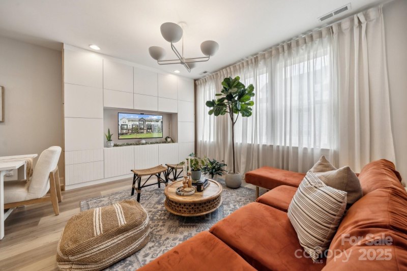 Property image 4 of 614 West End Drive in Wesley Heights, Charlotte, NC 28208