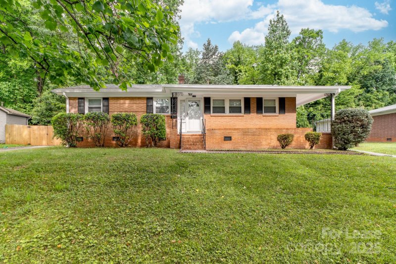 Property image 3 at 3121 Sudbury Road, Charlotte, NC 28205