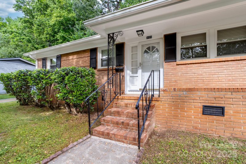 Property image 4 at 3121 Sudbury Road, Charlotte, NC 28205