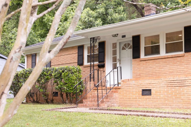 Property image 5 at 3121 Sudbury Road, Charlotte, NC 28205